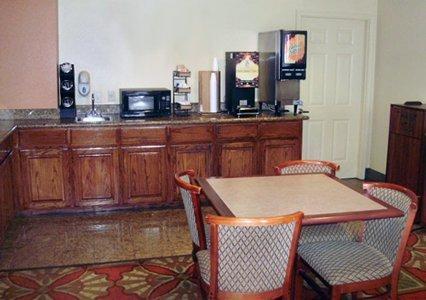 Quality Inn & Suites Muskogee Restoran foto