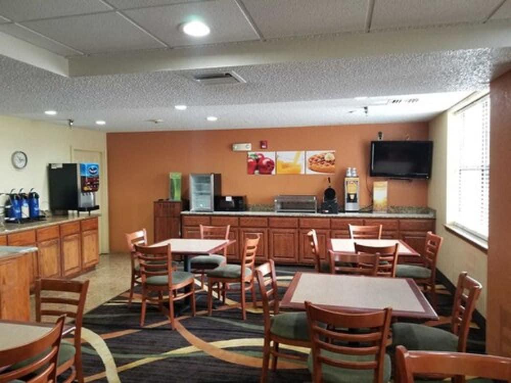 Quality Inn & Suites Muskogee Bagian luar foto